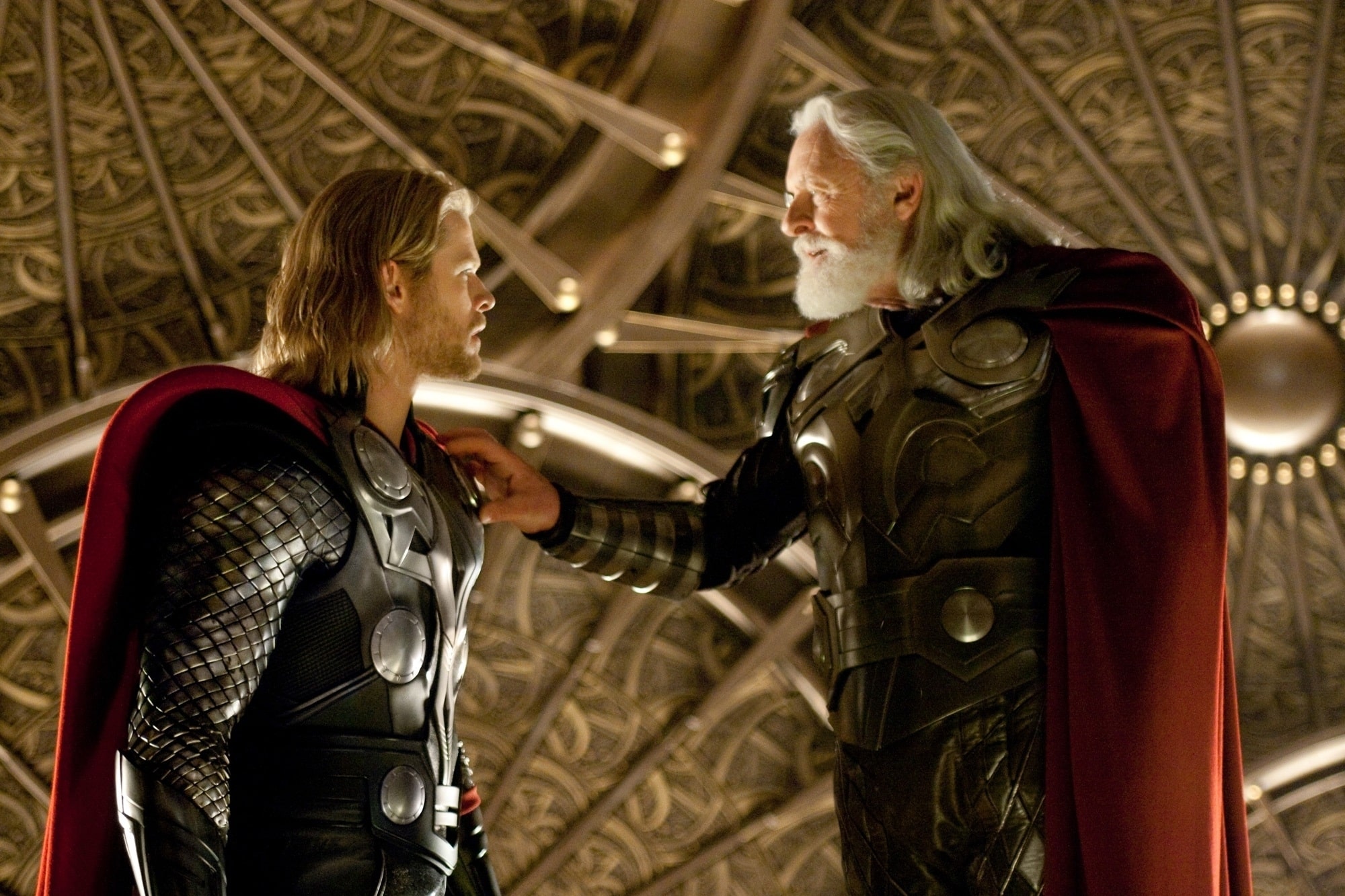 Odin tentando (em vão) dizer para Thor desistir desse filme merda
