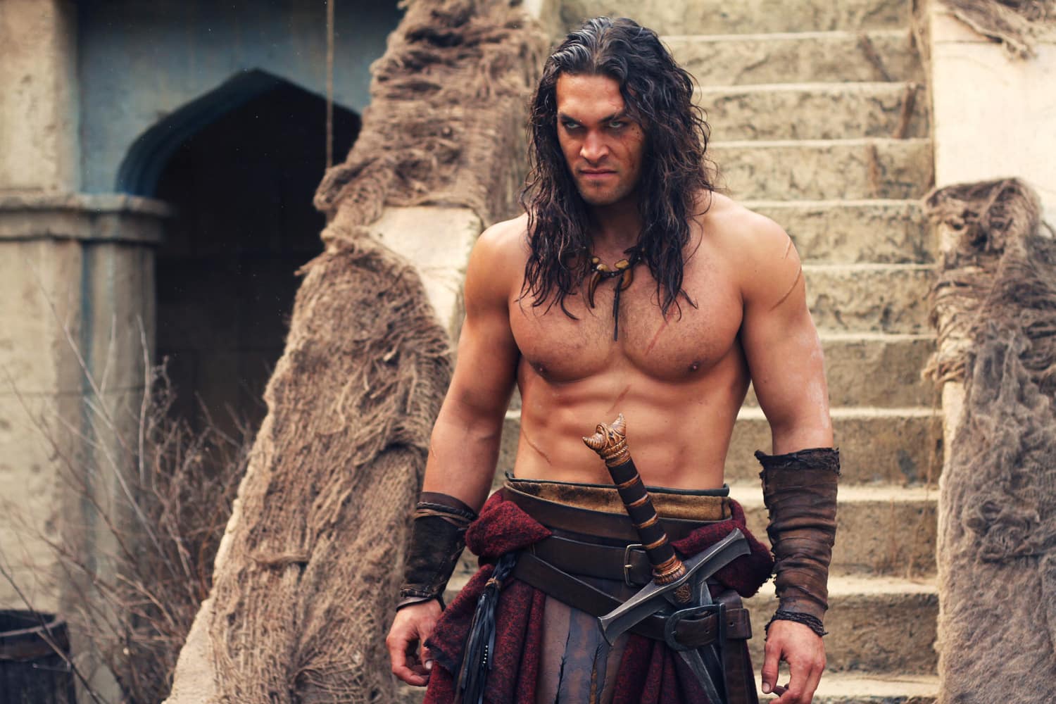 Nem adianta fazer essa cara Conan-Khal Drogo-Momoa...teu filme ficou bem ruim.